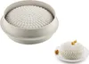 A silicone cake mold and a finished cake. Produktbild-Vorschau