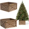 A Christmas tree with lights and pinecones is shown with a wooden tree stand. Two wooden tree stands are also shown separately. Voir les images du produit