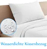 A white pillow on a bed, with a close-up inset showing water droplets on fabric. Produktbild-Vorschau