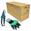 A wooden storage box with gardening tools. Anteprima dell’immagine prodotto