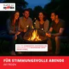 Four people are gathered around a fire pit, roasting marshmallows at dusk. Produktbild-Vorschau
