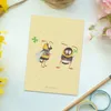 Mr. & Mrs. Panda Postkarte Hummeln Kleeblatt - Gelb Pastell Produktbild-Vorschau 2