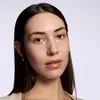 A close-up portrait of a young woman. Voir les images du produit