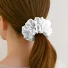 Grande scrunchie in chiffon di mousseline bianco Anteprima dell’immagine prodotto 2