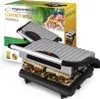 A contact grill with sandwiches inside, placed in front of its packaging. Voir les images du produit