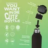 A marketing image showing a disassembled black water bottle with its features highlighted by text and icons. Produktbild-Vorschau