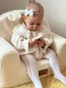 Poltrona Flumi per bambini in velluto a coste crema, seduta Anteprima dell’immagine prodotto 2