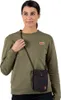 A woman wearing a green sweatshirt and a black crossbody bag. Produktbild-Vorschau