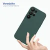A hand holding a green phone case against a white background. Produktbild-Vorschau