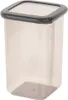 A clear, studio shot of a transparent food storage container with a dark gray lid. Anteprima dell’immagine prodotto