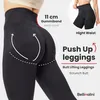 A close-up marketing image of black leggings, highlighting their features with text overlays and diagrams. Voir les images du produit