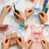 A collage of four images showing the process of making and using organza ribbon bows, including cutting, tying, and decorating a gift and a dress. Produktbild-Vorschau