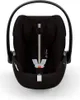 A black Cybex baby car seat is shown from the front on a white background. Podgląd zdjęcia produktu
