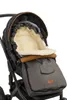 A close-up view of a gray stroller footmuff with a cream-colored fuzzy lining and brown leather accents. Anteprima dell’immagine prodotto