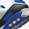 A close-up view of the heel and sole of a Nike Air Max 90 sneaker. Produktbild-Vorschau