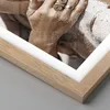 Gerahmtes Poster - Rahmen in heller Eiche - Sand Frau Produktbild-Vorschau 2