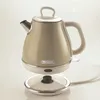 A vintage-style electric kettle is shown on its base against a white background. Anteprima dell’immagine prodotto