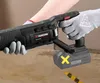 Hands wearing work gloves holding a cordless reciprocating saw with a battery attached. Produktbild-Vorschau