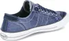 A side view of a blue denim sneaker with white stitching and a white sole. Voir les images du produit