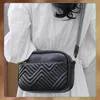 EDIBAZZAR | Schwarze Schultertasche aus Leder, elegante Produktbild-Vorschau 9