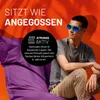 A man is sitting on a large purple beanbag chair against an orange background. The image has text overlays promoting the product. Anteprima dell’immagine prodotto