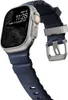 A close-up shot of a smartwatch with a blue band against a white background. Voir les images du produit