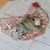 A child sleeping on a chicken-shaped rug. Voir les images du produit