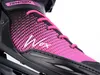 Close-up of a pink and black inline skate. Voir les images du produit