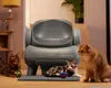 Three cats are in a living room setting with an automatic cat litter box. Anteprima dell’immagine prodotto