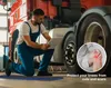 A mechanic is kneeling on a protective mat while inspecting a truck in a garage. A circular inset shows a knee with a red highlight indicating pain. Voir les images du produit