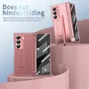 A rose gold colored phone case with a stand and stylus holder is displayed on a pink pedestal. Anteprima dell’immagine prodotto