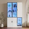 A modern white display cabinet with glass doors and LED lighting, showcasing decorative items and books. Anteprima dell’immagine prodotto