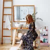 Chariot de service rose Relaxdays, 3 niveaux - une aide Voir les images du produit 3