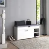 A shoe bench with storage in a hallway. Voir les images du produit