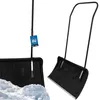 Two views of a black snow shovel, one with snow in front of it and a tag on the handle, the other showing the shovel with its handle and a metal edge. Produktbild-Vorschau