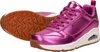A pair of pink Skechers sneakers shown from a diagonal angle. Voir les images du produit