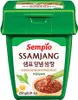 A product shot of a green tub of Sempio Ssamjang Korean Soybean Dipping Paste. Produktbild-Vorschau