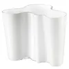 A white vase with a wavy, organic shape. Anteprima dell’immagine prodotto
