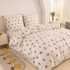 A neatly made bed with floral patterned bedding and two pillows. Produktbild-Vorschau