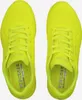 A top-down view of a pair of bright yellow Skechers sports shoes. Anteprima dell’immagine prodotto