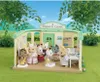 A Sylvanian Families Landklinik playset with several animal figures in a garden setting. Produktbild-Vorschau
