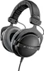 A studio shot of a pair of black over-ear headphones. Produktbild-Vorschau