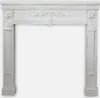A white fireplace mantel with decorative carvings and a distressed wood finish. Anteprima dell’immagine prodotto