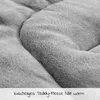 A close-up shot of a gray, plush fabric, likely a footmuff or blanket, with text overlay. Náhled obrázku produktu