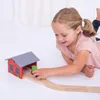 Bigjigs Rail Cihlové depo pro dva vláčky Náhled obrázku produktu 2