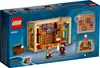 The back of a LEGO Harry Potter Hogwarts Gryffindor Dormitories set box, showing the assembled toy, minifigures, and collectible wizard cards. Produktbild-Vorschau