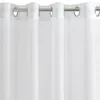 A close-up view of white curtains hanging from a metal rod. Voir les images du produit