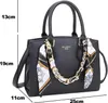 Gallantry, sac à main femme grainé avec chaîne dorée et Voir les images du produit 2