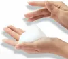 Hands holding foam. Podgląd zdjęcia produktu