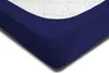 A close-up view of a navy blue fitted sheet on a white mattress. Produktbild-Vorschau